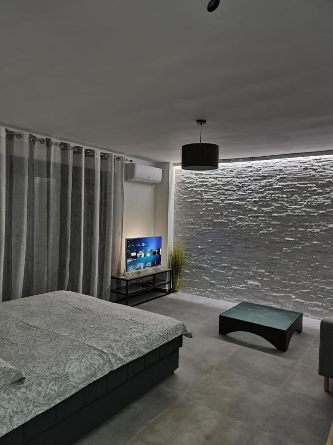 Apartments Vranes Тиват Екстер'єр фото