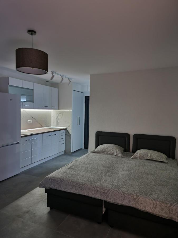 Apartments Vranes Тиват Екстер'єр фото