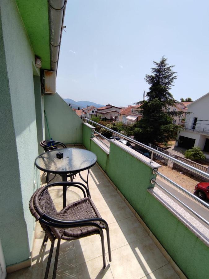 Apartments Vranes Тиват Екстер'єр фото