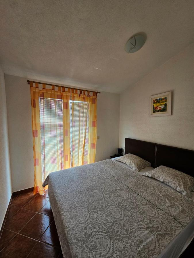 Apartments Vranes Тиват Екстер'єр фото