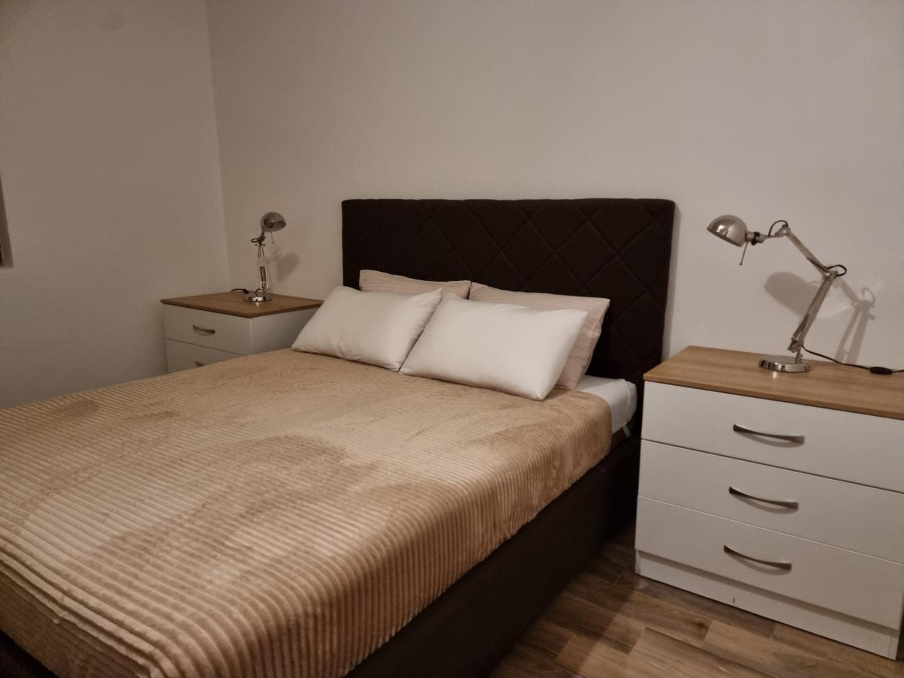 Apartments Vranes Тиват Екстер'єр фото